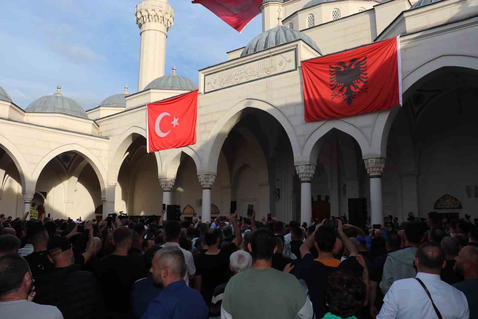 Cumhurbaşkanı Erdoğan ile Arnavutluk Başbakanı Rama, Namazgah Camii’ni ibadete açtı
