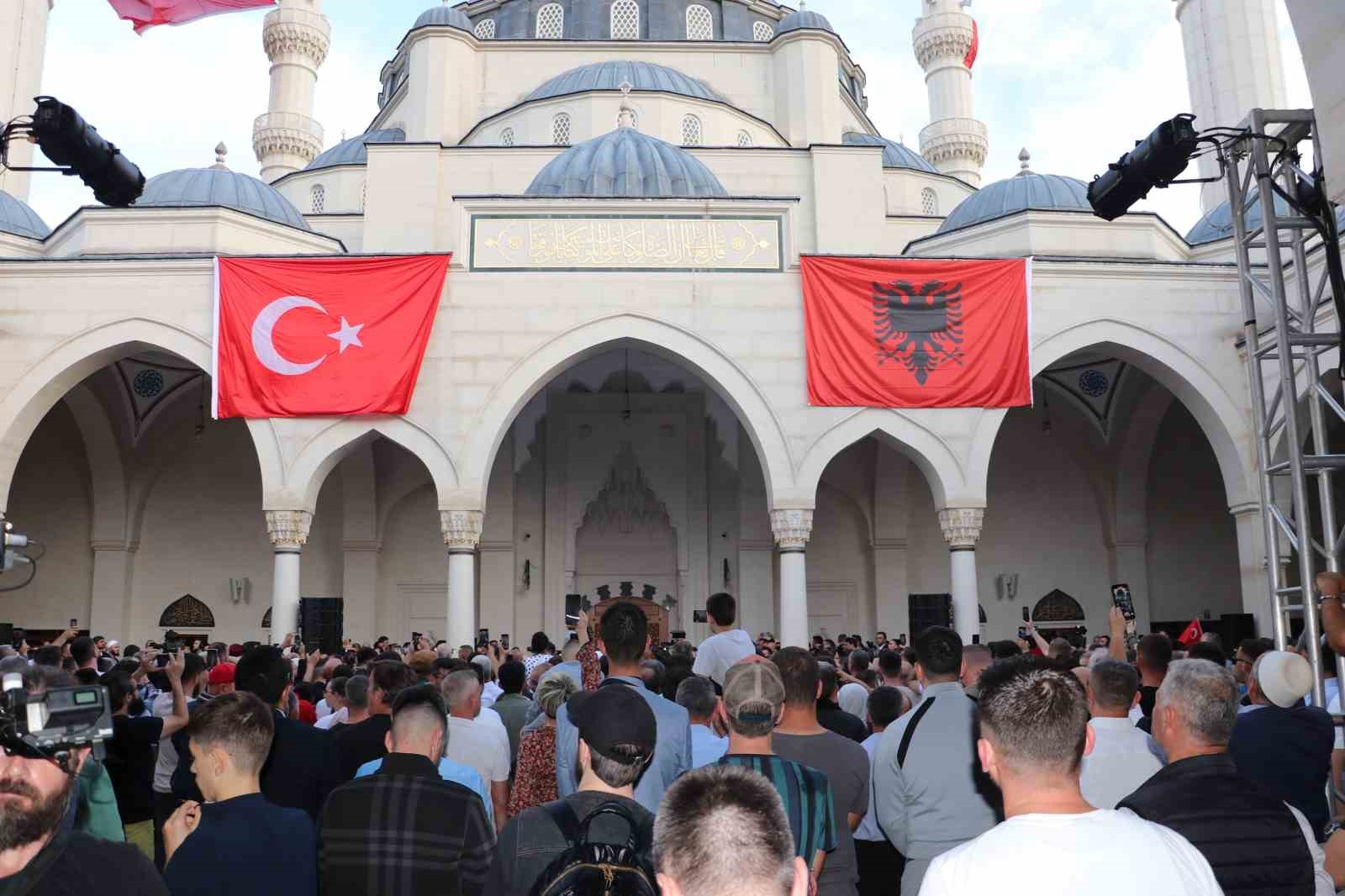 Cumhurbaşkanı Erdoğan ile Arnavutluk Başbakanı Rama, Namazgah Camii’ni ibadete açtı
