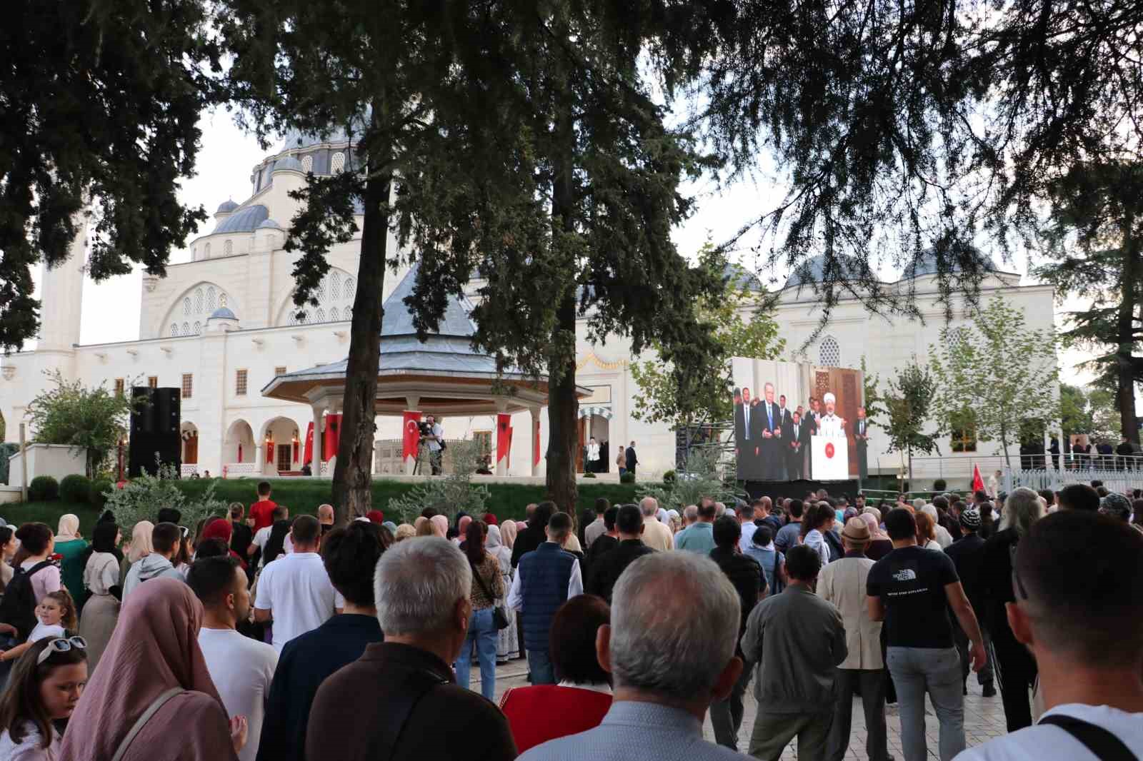 Cumhurbaşkanı Erdoğan ile Arnavutluk Başbakanı Rama, Namazgah Camii’ni ibadete açtı
