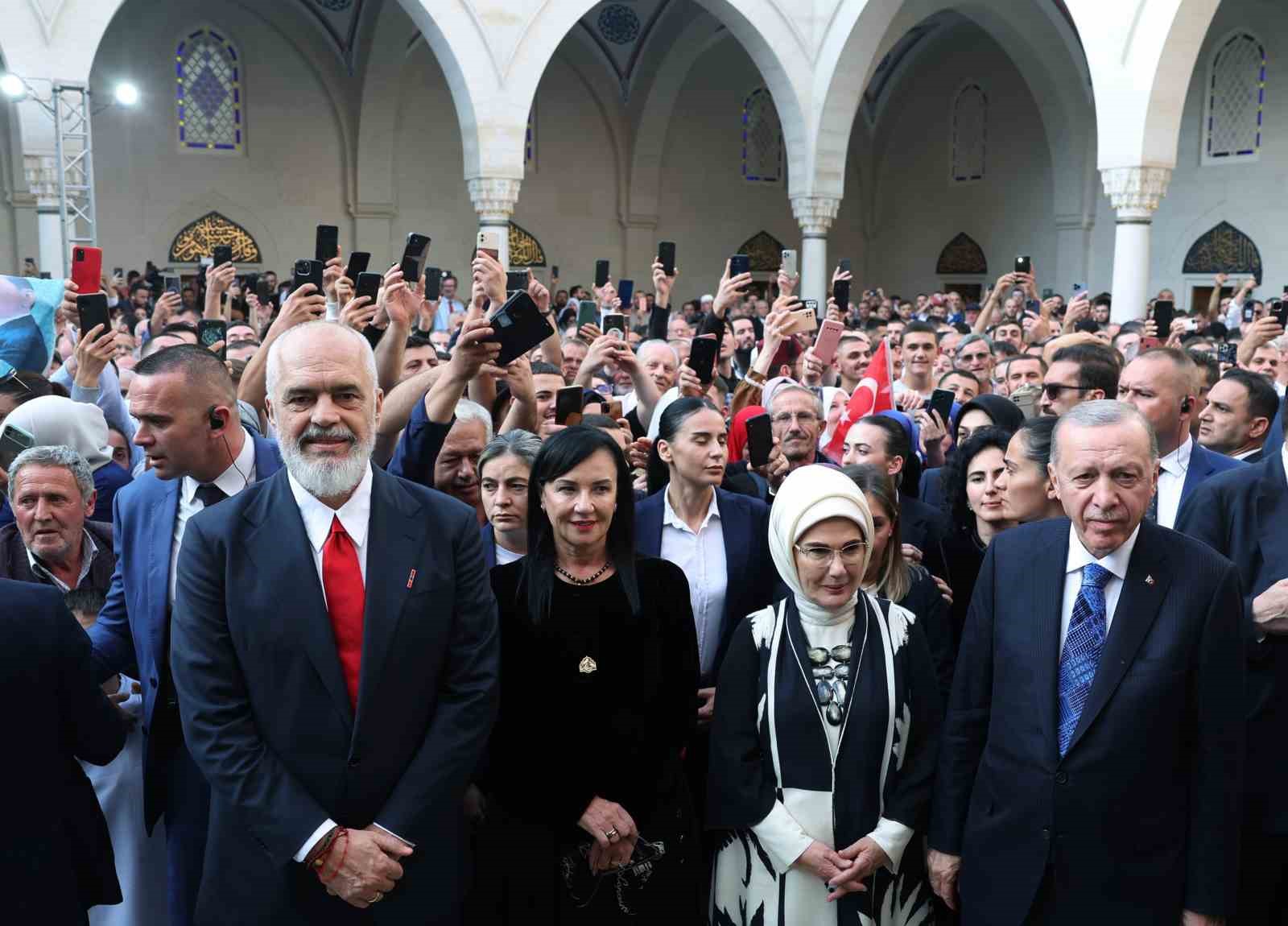 Cumhurbaşkanı Erdoğan ile Arnavutluk Başbakanı Rama, Namazgah Camii’ni ibadete açtı
