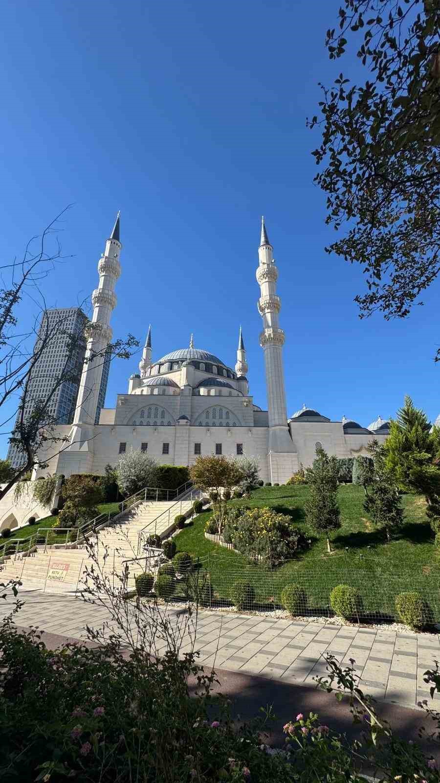 Cumhurbaşkanı Erdoğan ile Arnavutluk Başbakanı Rama, Namazgah Camii’ni ibadete açtı
