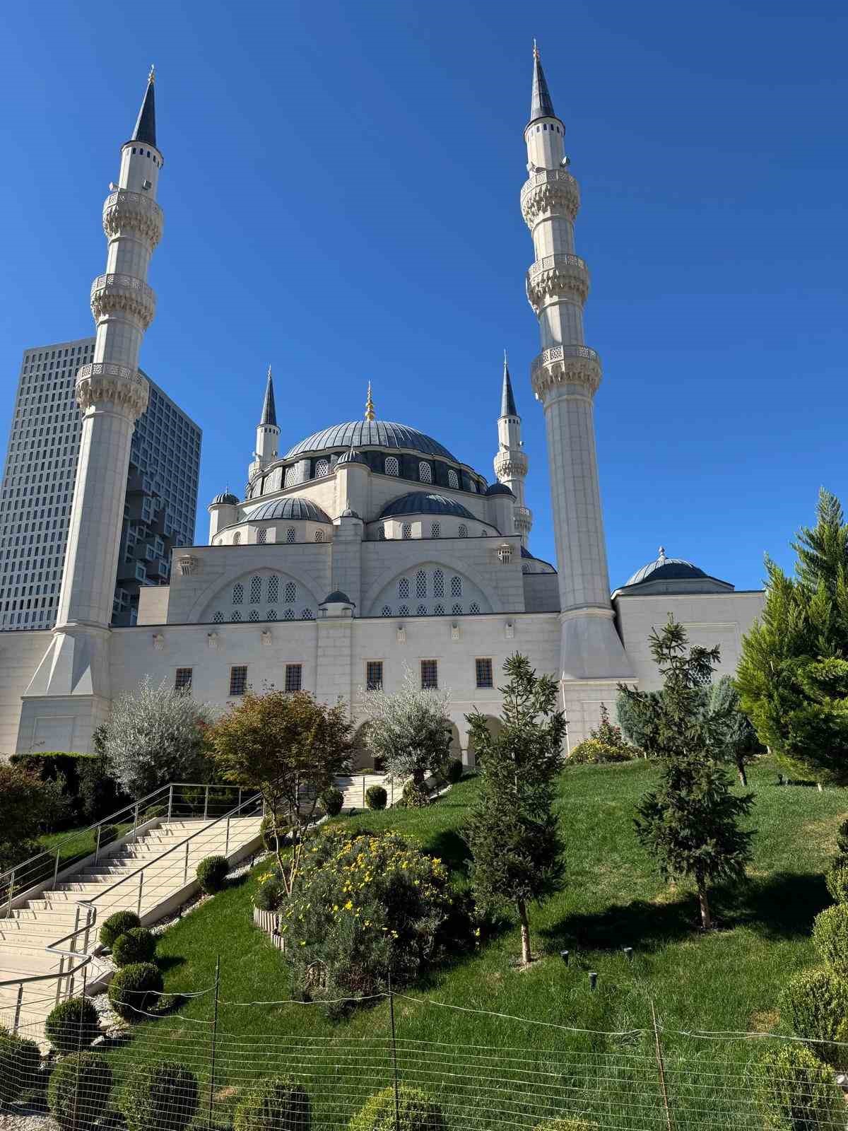 Cumhurbaşkanı Erdoğan ile Arnavutluk Başbakanı Rama, Namazgah Camii’ni ibadete açtı
