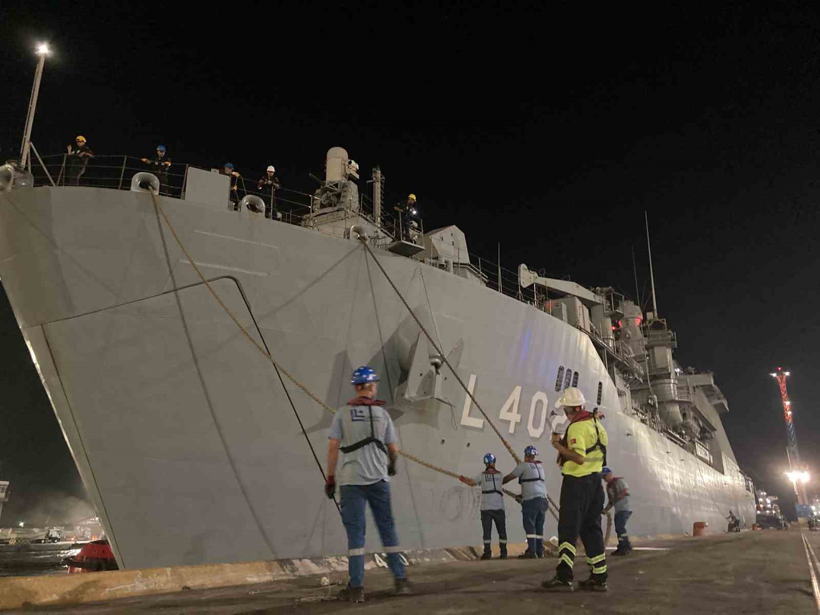 Lübnan’dan tahliye operasyonu: Deniz Kuvvetlerine ait ilk gemi Mersin’e ulaştı
