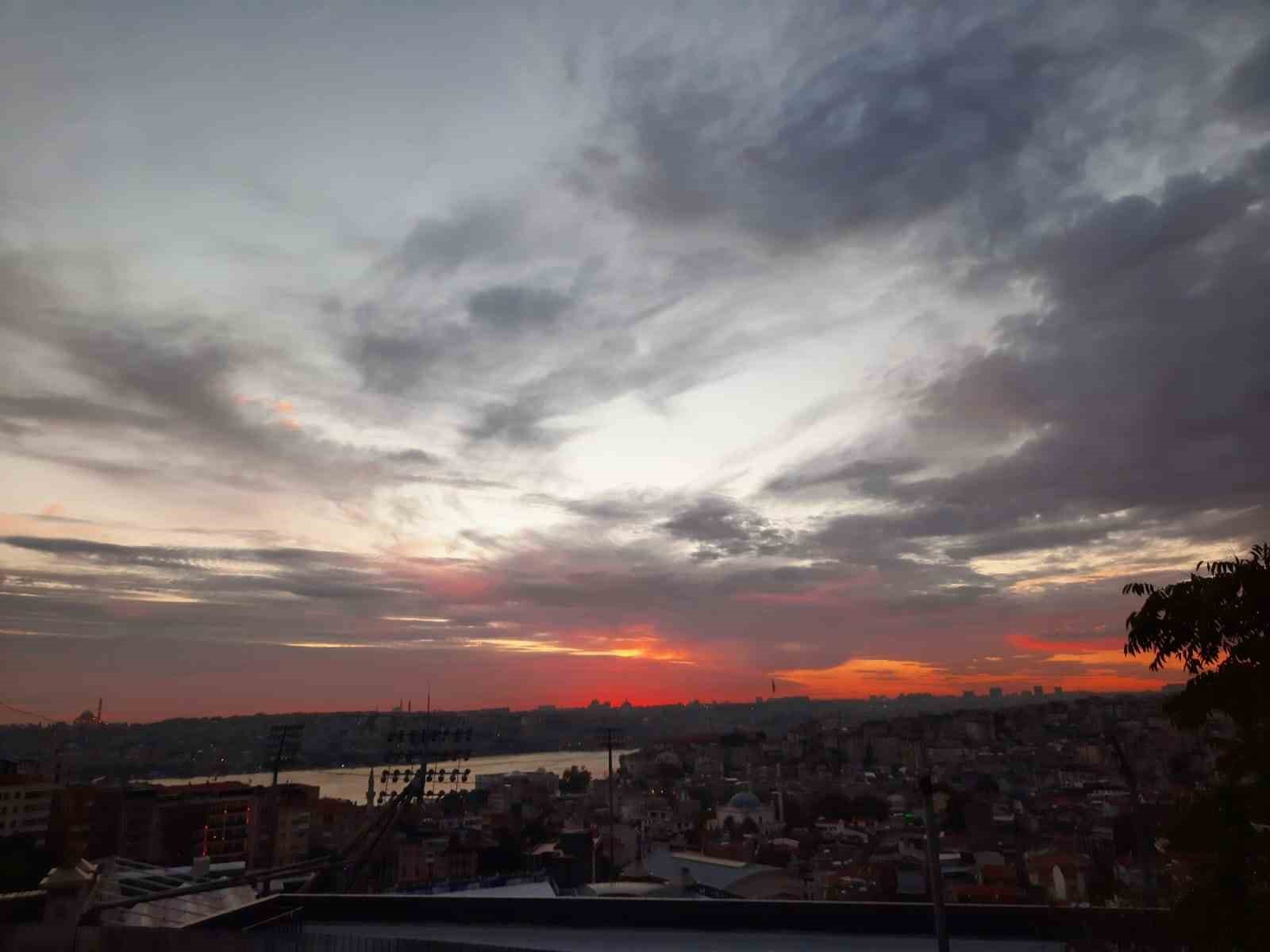 Beyoğlu’nda gün batımı manzarası hayran bıraktı
