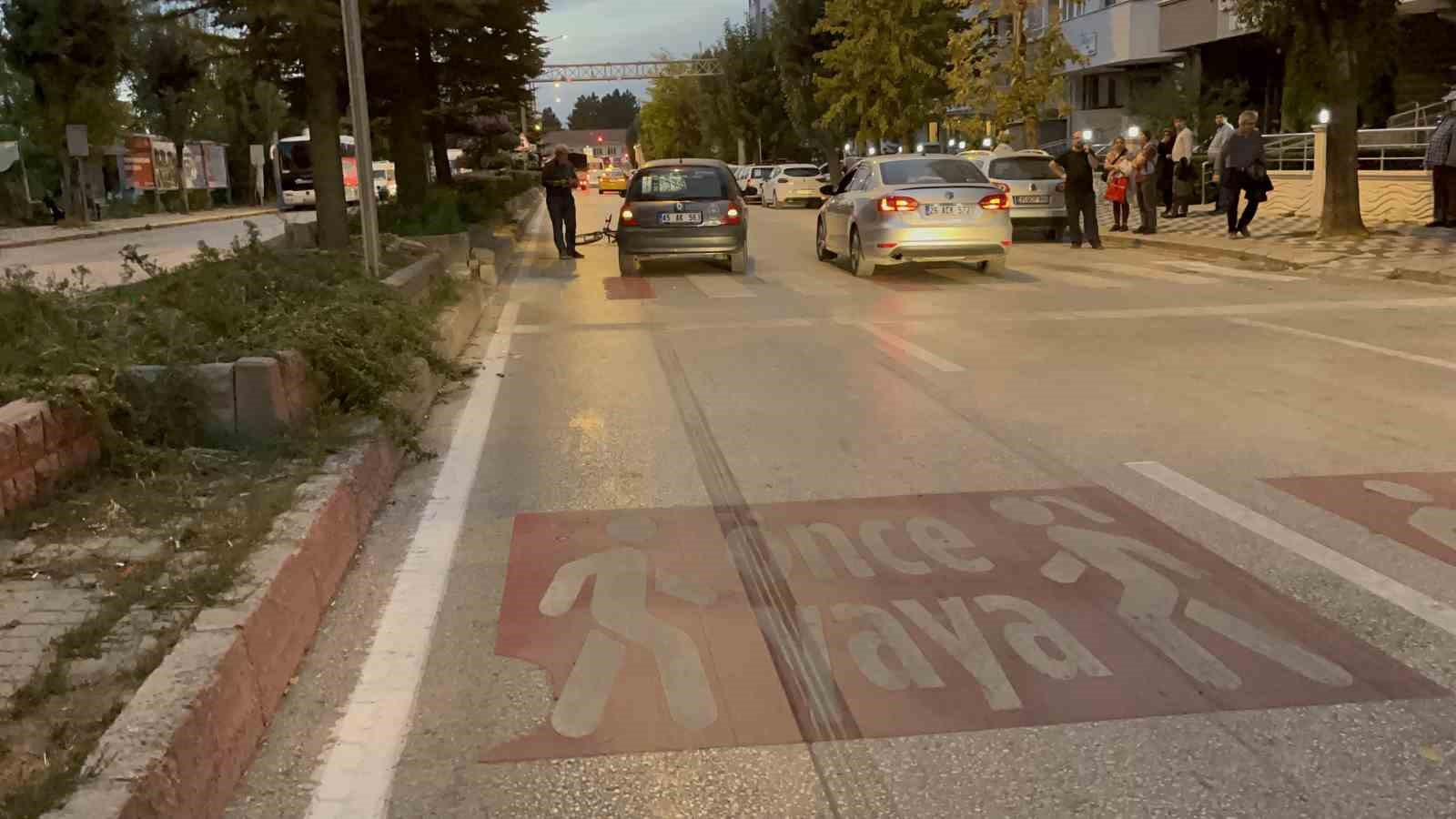 Yaya geçidinden geçen bisikletli çocuğa otomobil çarptı
