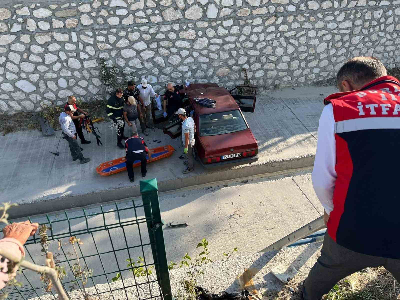 Burdur’da çaya düşen otomobil sürücüsünü itfaiye kurtardı
