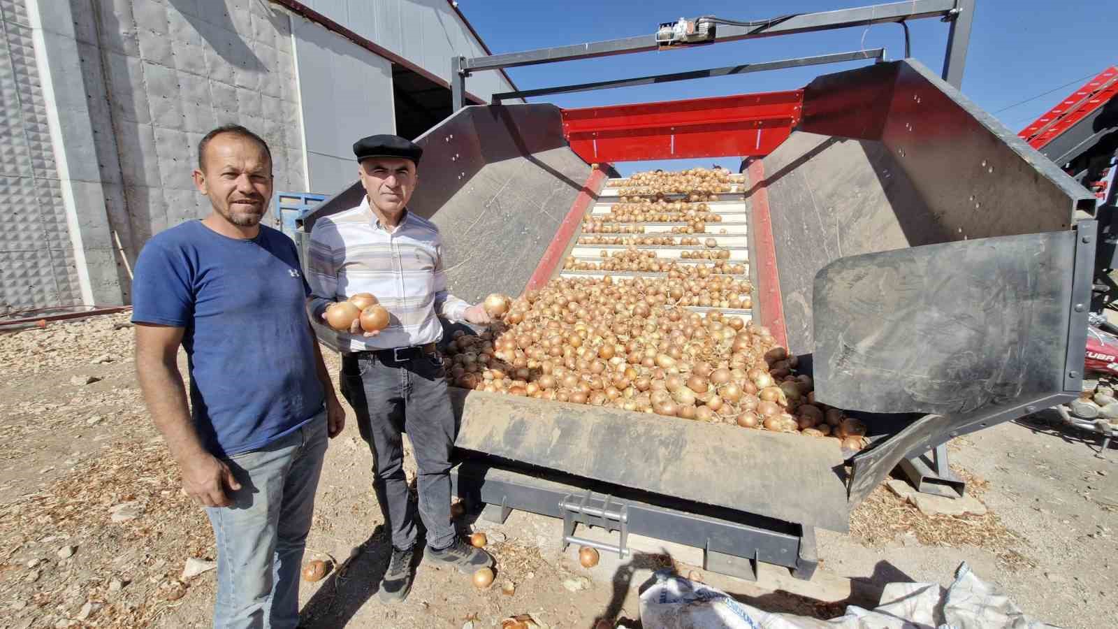 Karaman’da kuru soğan üreticisinin yüzünü güldürüyor
