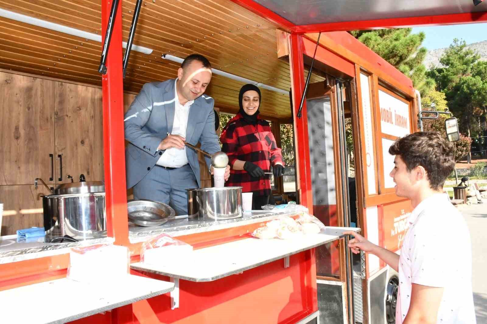 Amasya Belediyesi’nden üniversitelileri sevindiren çorba
