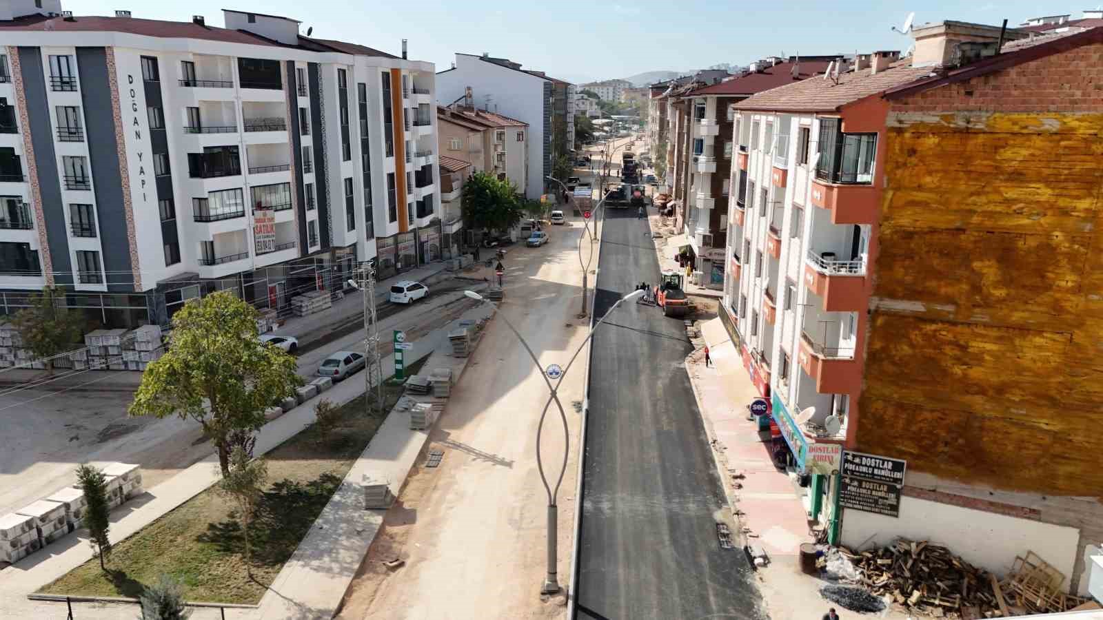 Sultan Fatih Caddesi’nde asfalt serim çalışmaları başladı
