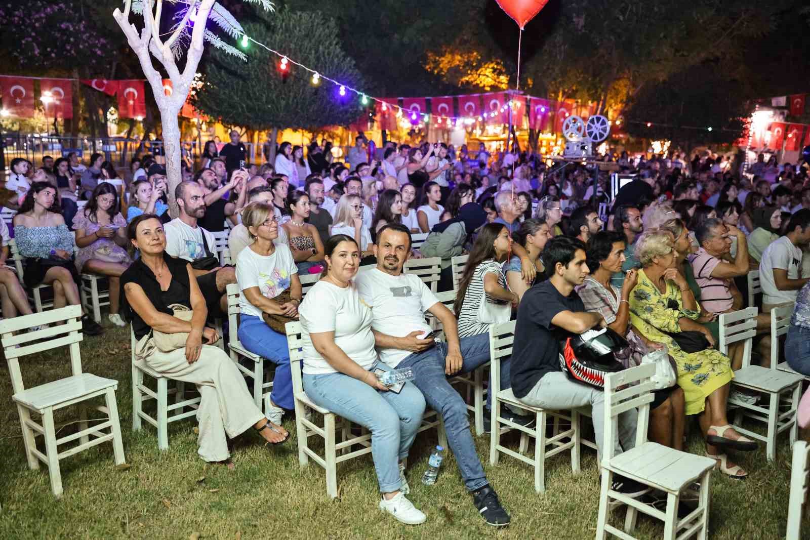 Yeşilçam Festivali’nde yıldızlar altında sinema keyfi
