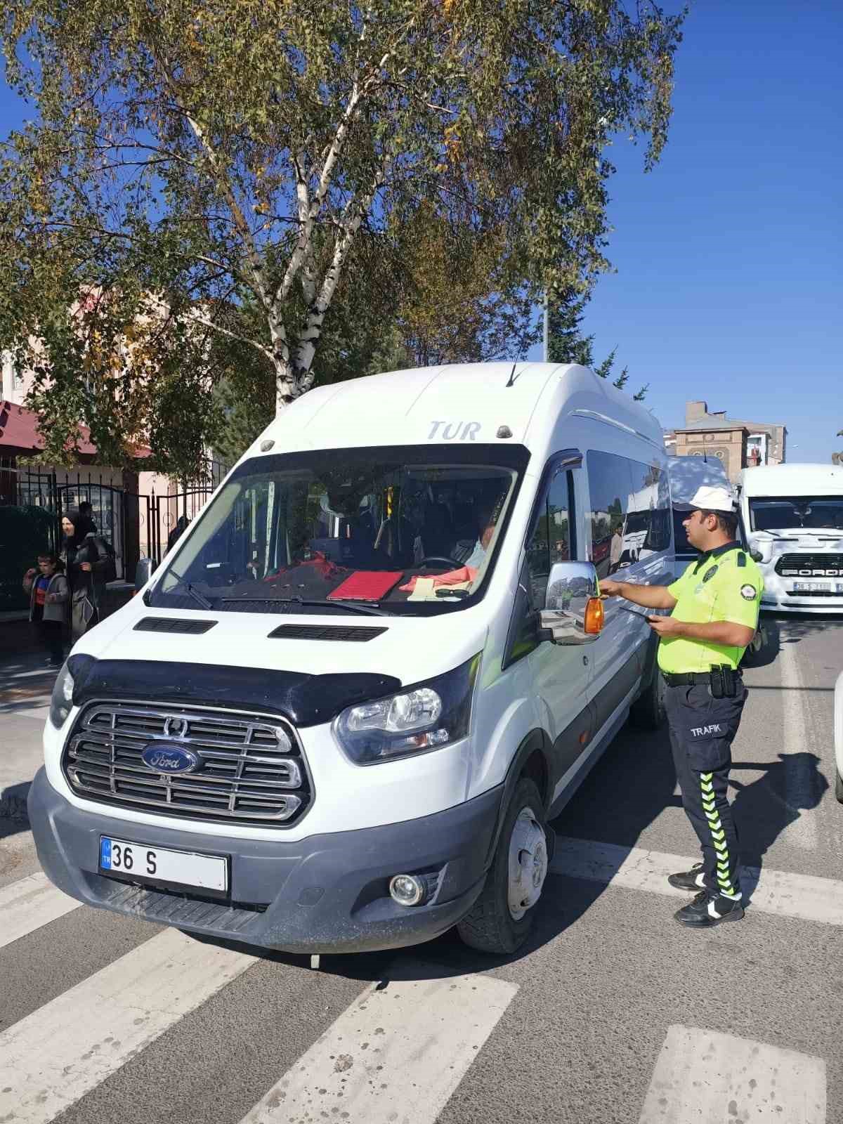 Kars’ta öğrenci servisleri denetleniyor
