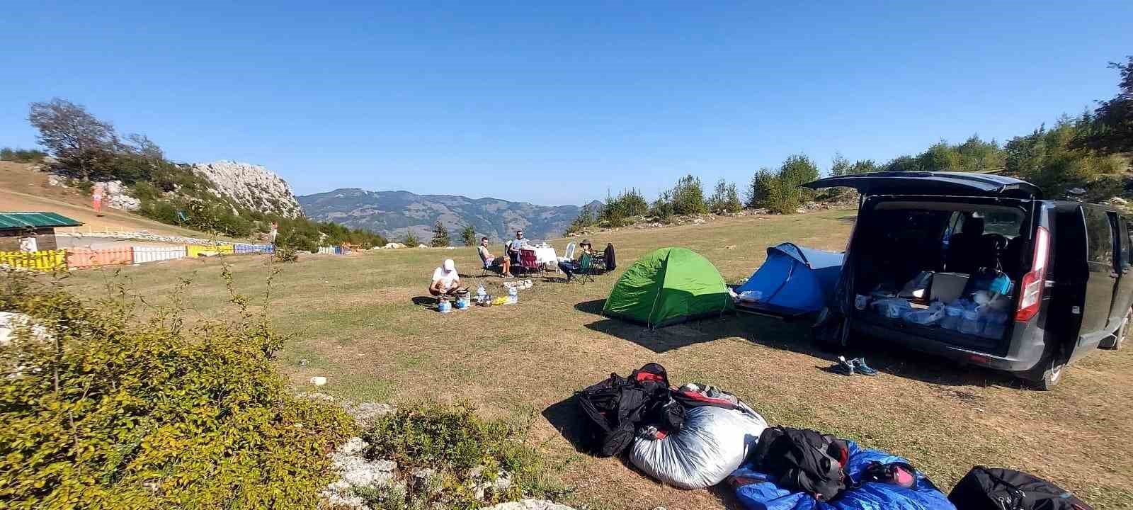 Karadenizli paraşütçüler, Kapıkaya’ya hayran kaldı
