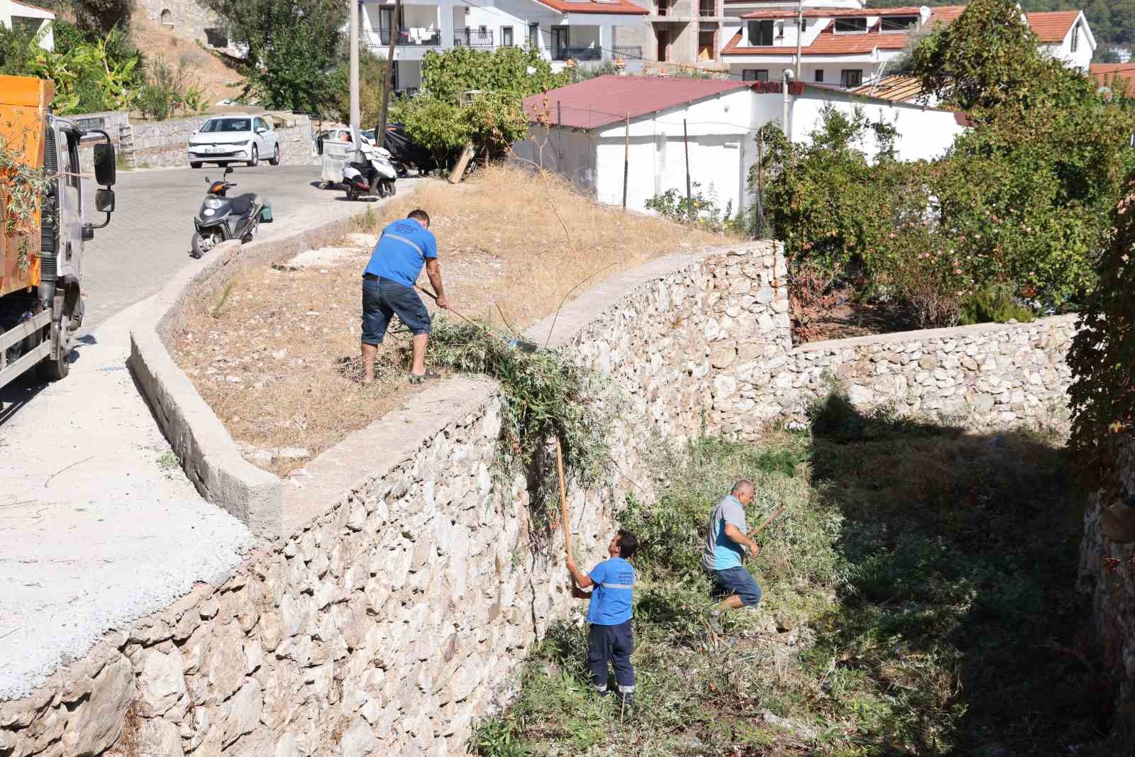 Marmaris’te dere yatakları kışa hazırlanıyor
