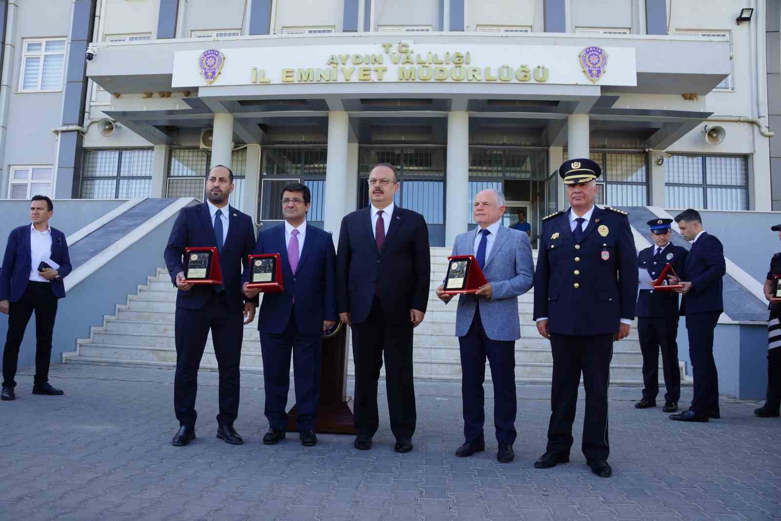 Aydın emniyetine yeni araçları teslim edildi
