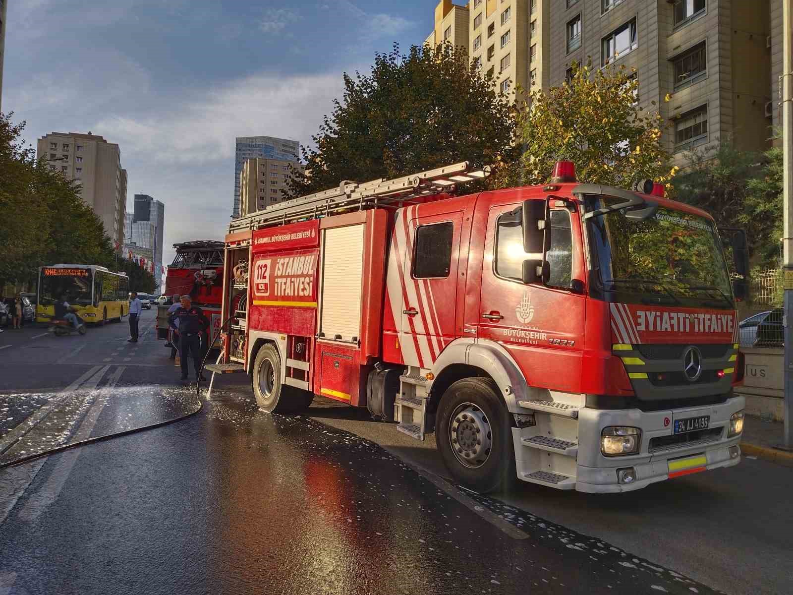 Ataşehir’de İETT otobüsü alev alev yandı, faciadan dönüldü
