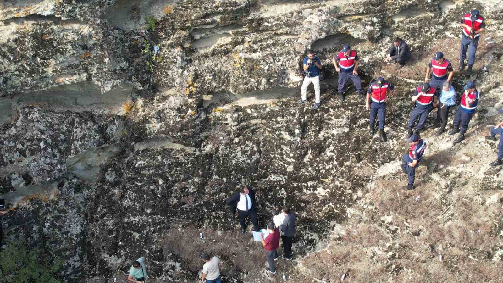 Eşini uçurumdan iterek öldürdüğü iddia edilen sanığın davasında olay yeri keşfi yapıldı
