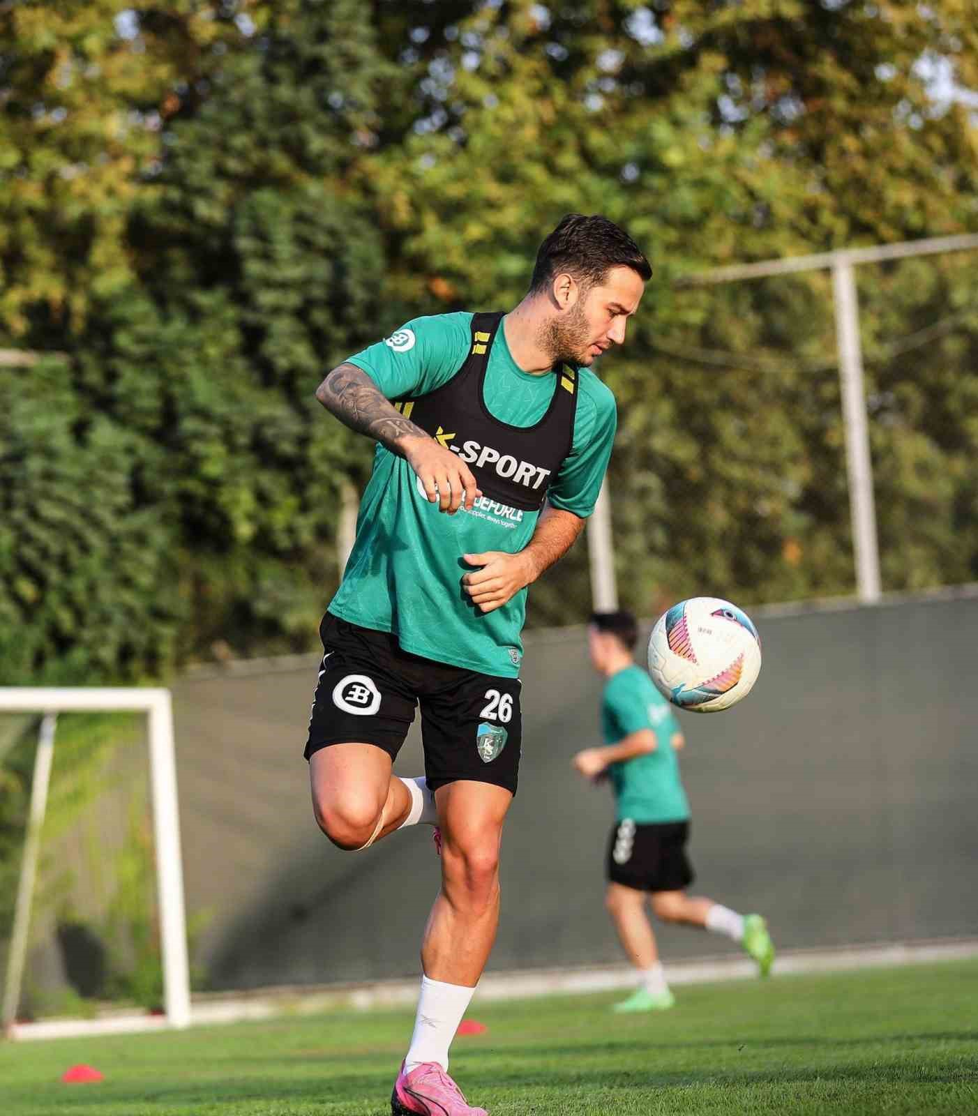 Kocaelispor’da oyuncular rotayı Ümraniyespor maçına çevirdi
