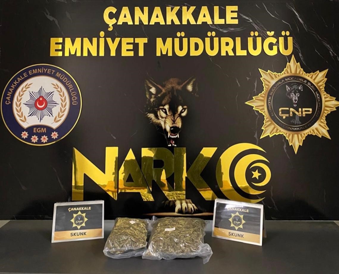 Çanakkale’de 1 kilogram 700 gram uyuşturucu madde ele geçirildi
