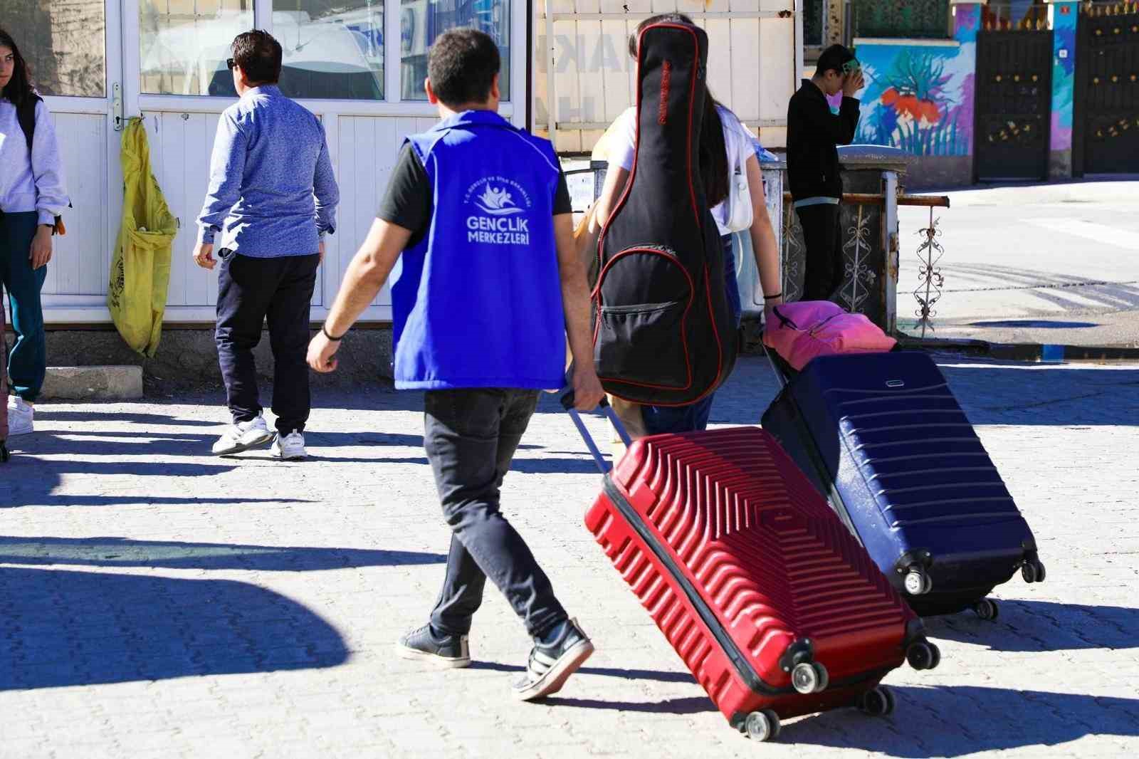 Hakkari’ye gelen öğrencilere sıcak karşılama
