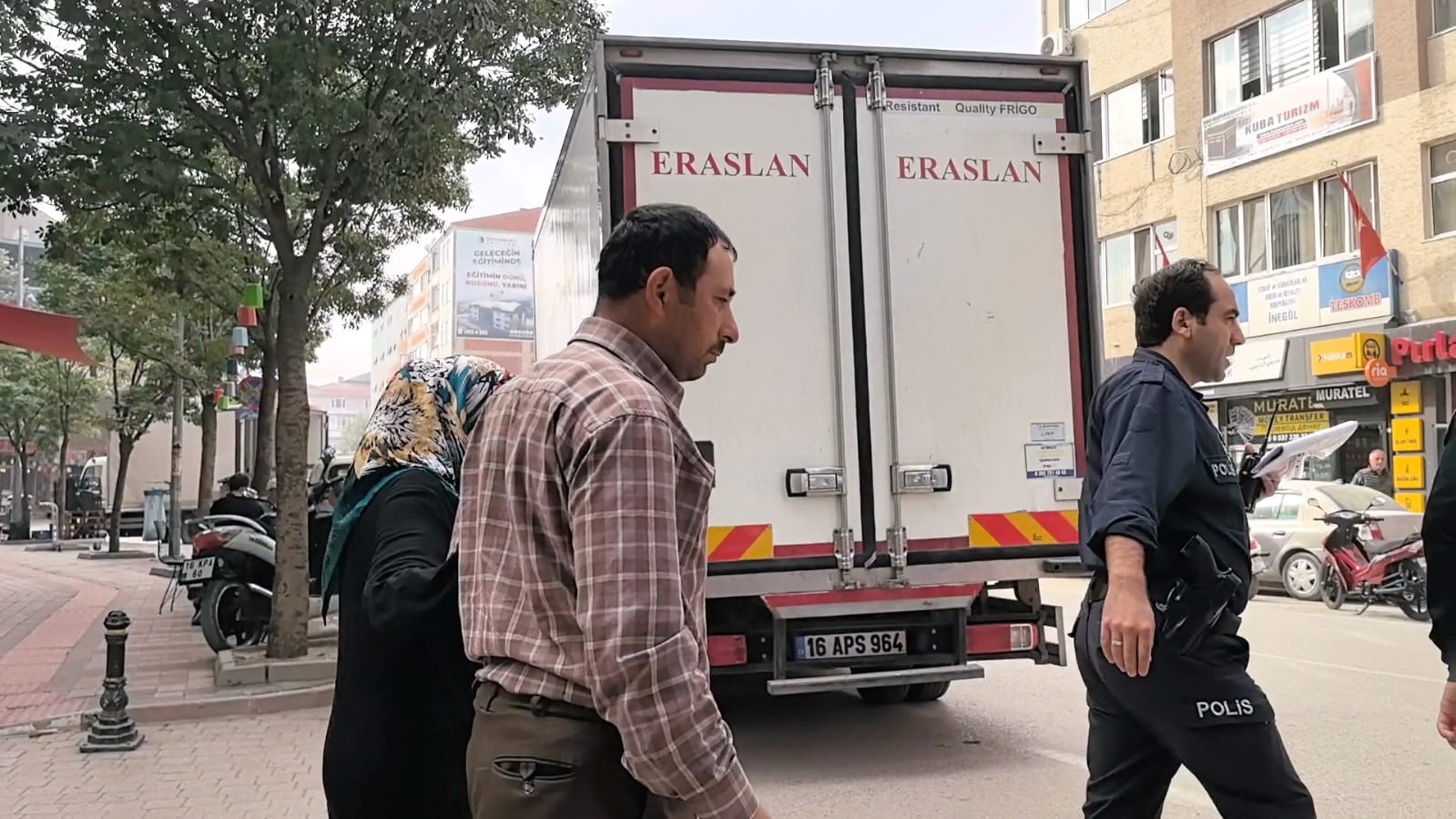 Dolandırıcıların tuzağına düştü, polis ekiplerince kurtarıldı
