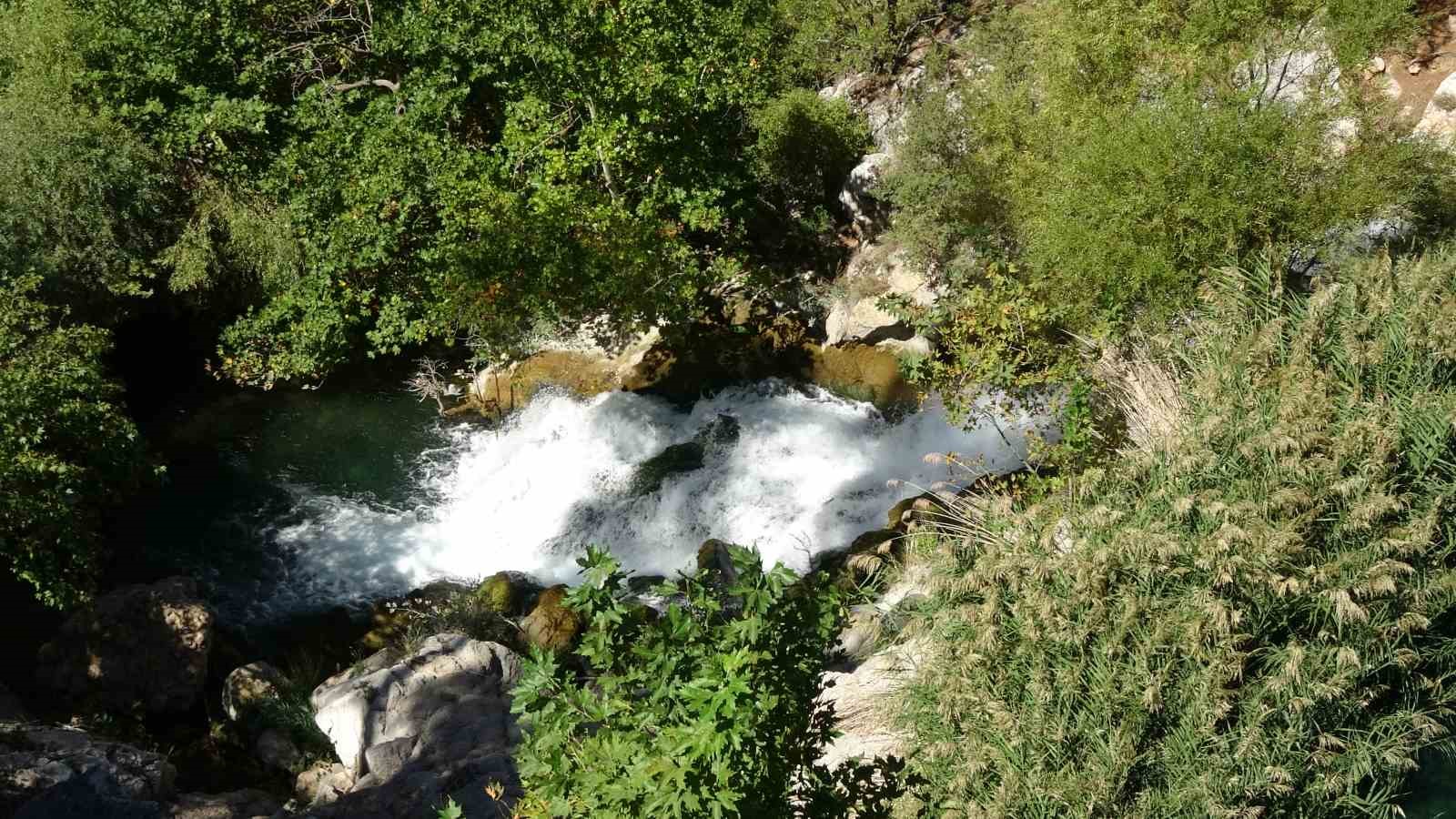 Yemyeşil ormanı, dik yamaçları, masmavi suları ve tarihi yapılarıyla saklı cennet ’Karanlıkdere Kanyonu’
