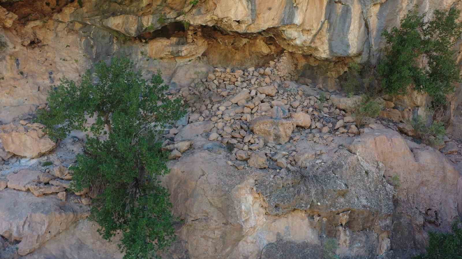 Yemyeşil ormanı, dik yamaçları, masmavi suları ve tarihi yapılarıyla saklı cennet ’Karanlıkdere Kanyonu’
