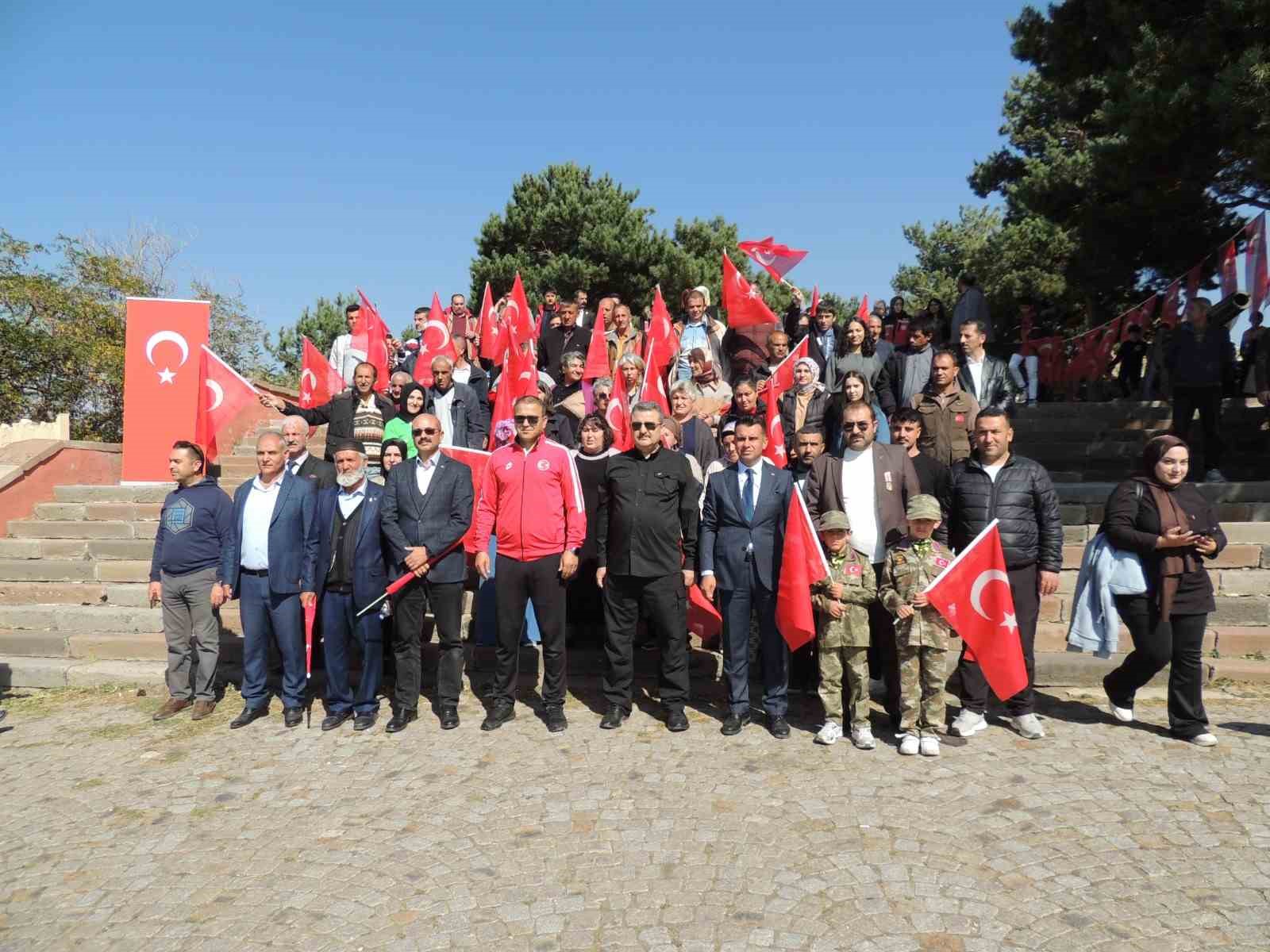 Aziziye Tabyalarında “7’den 70’e Ecdada Saygı Yürüyüşü” düzenlendi
