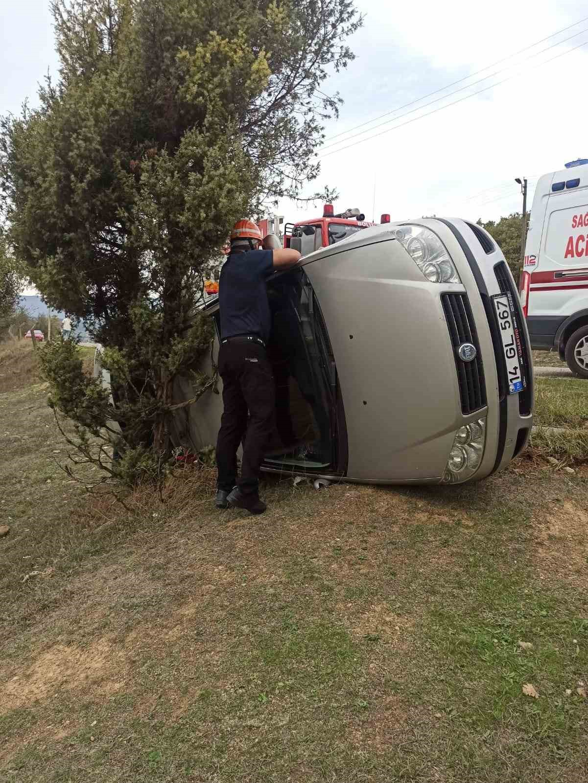 Gölköy’de kontrolden çıkan otomobil devrildi: 2 yaralı
