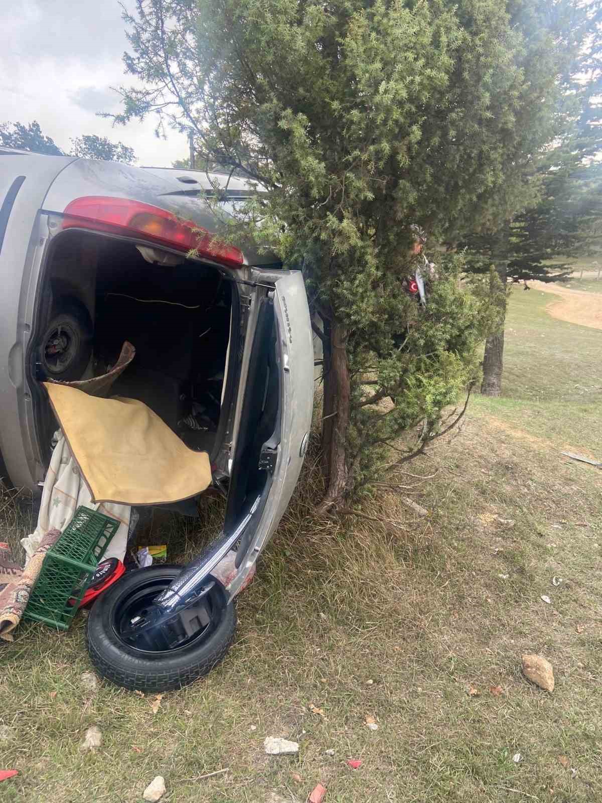 Gölköy’de kontrolden çıkan otomobil devrildi: 2 yaralı
