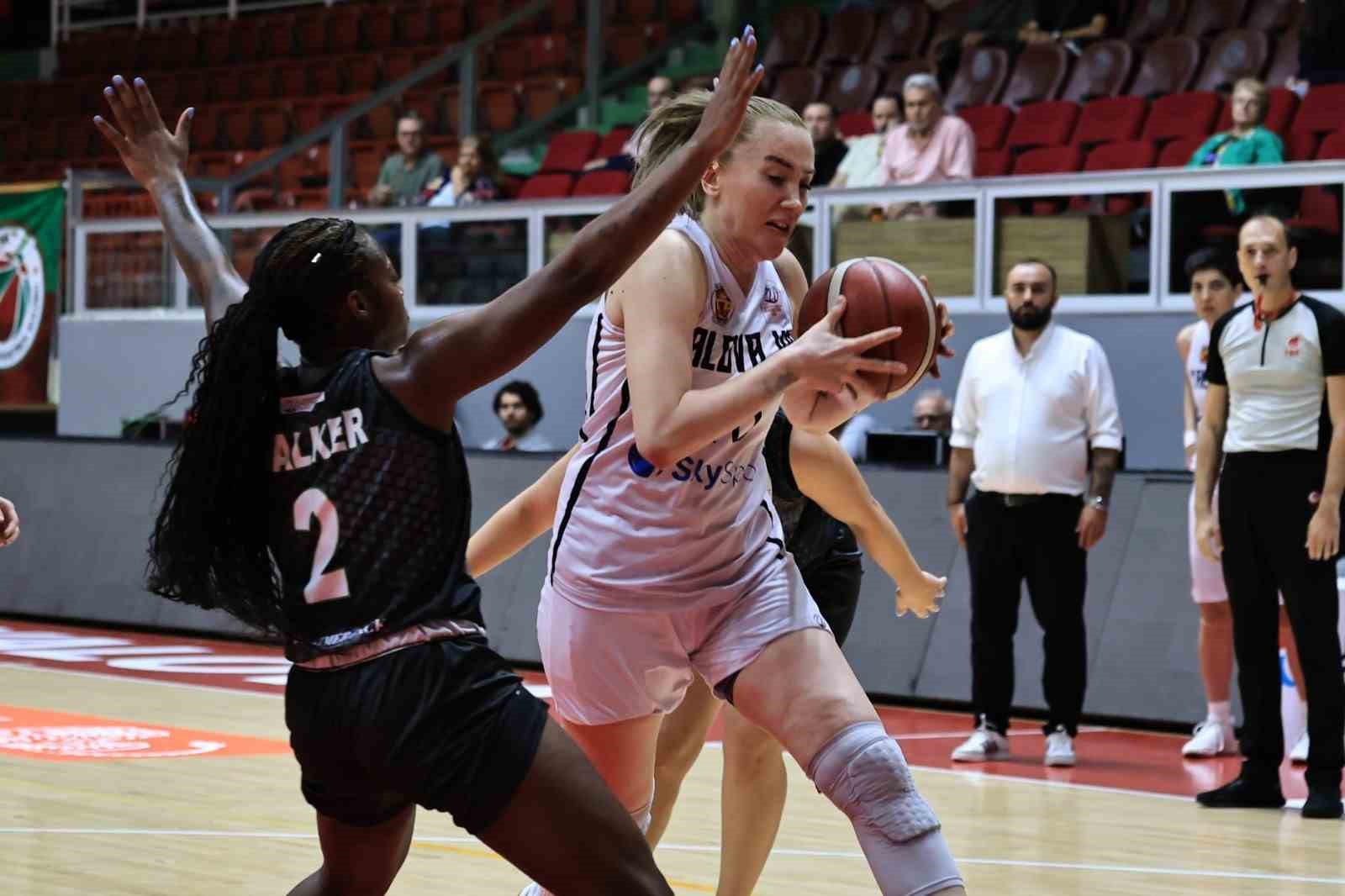 Yalova VİP İlk Galibiyetini Aldı
