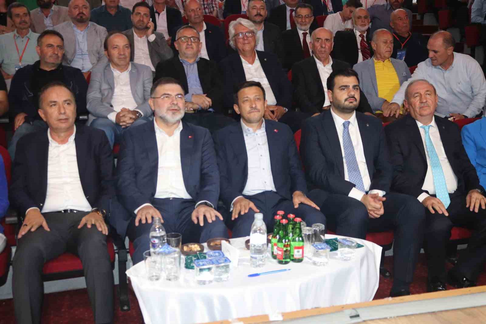 AK Partili Hamza Dağ: “İzmir, 31 Mart seçimlerinde CHP’ye sarı kart vermiştir”
