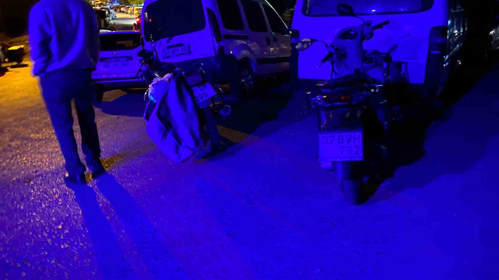 Antalya’da iki motosiklet çarpıştı: 1’i ağır 2 yaralı
