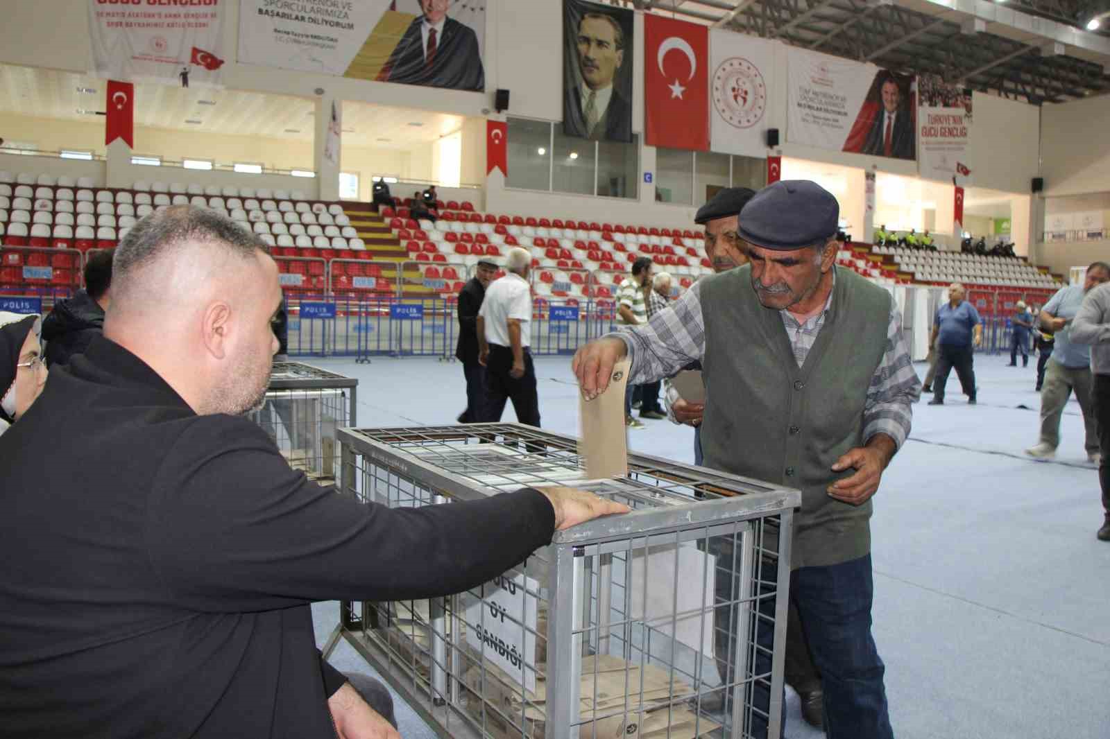 Amasya Pancar Ekicileri Kooperatifi seçimini Mustafa Saatcı kazandı
