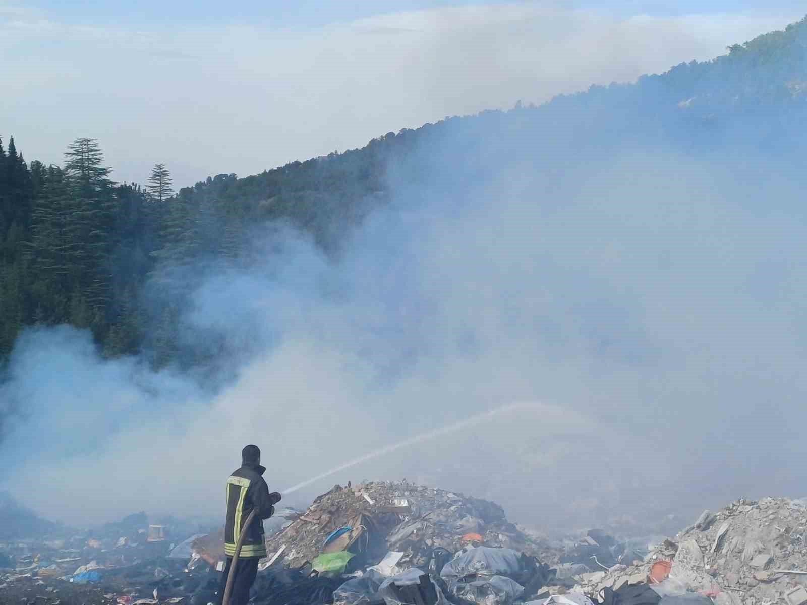 Beyşehir’de çöp toplama merkezinde çıkan yangın söndürüldü
