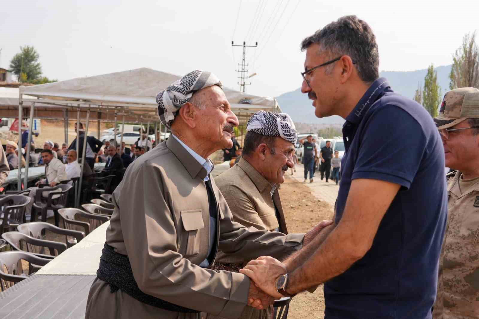 Vali Çelik, Irak sınırında incelemelerde bulundu
