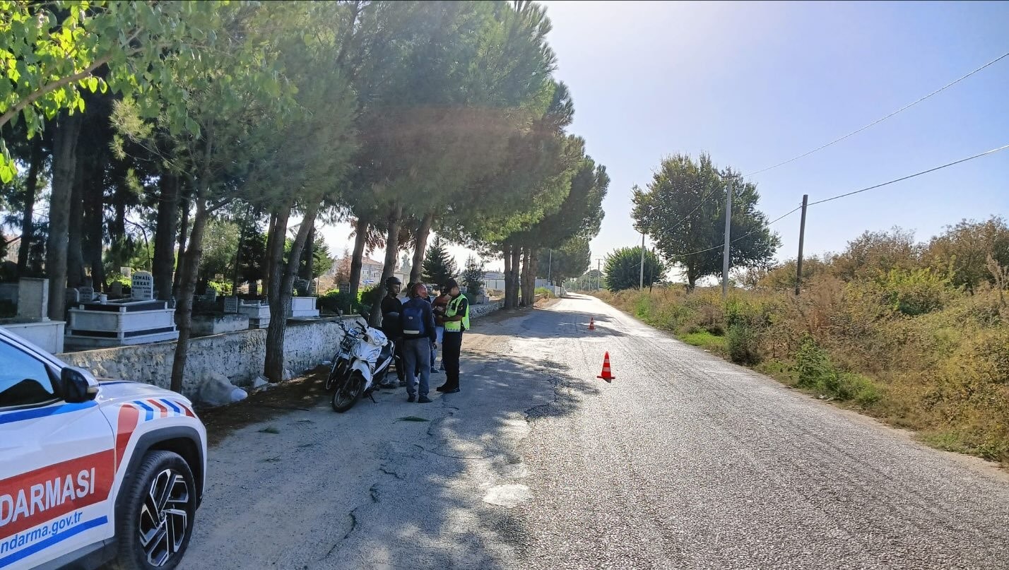 Jandarma, kask kullanımının önemine dikkat çekti
