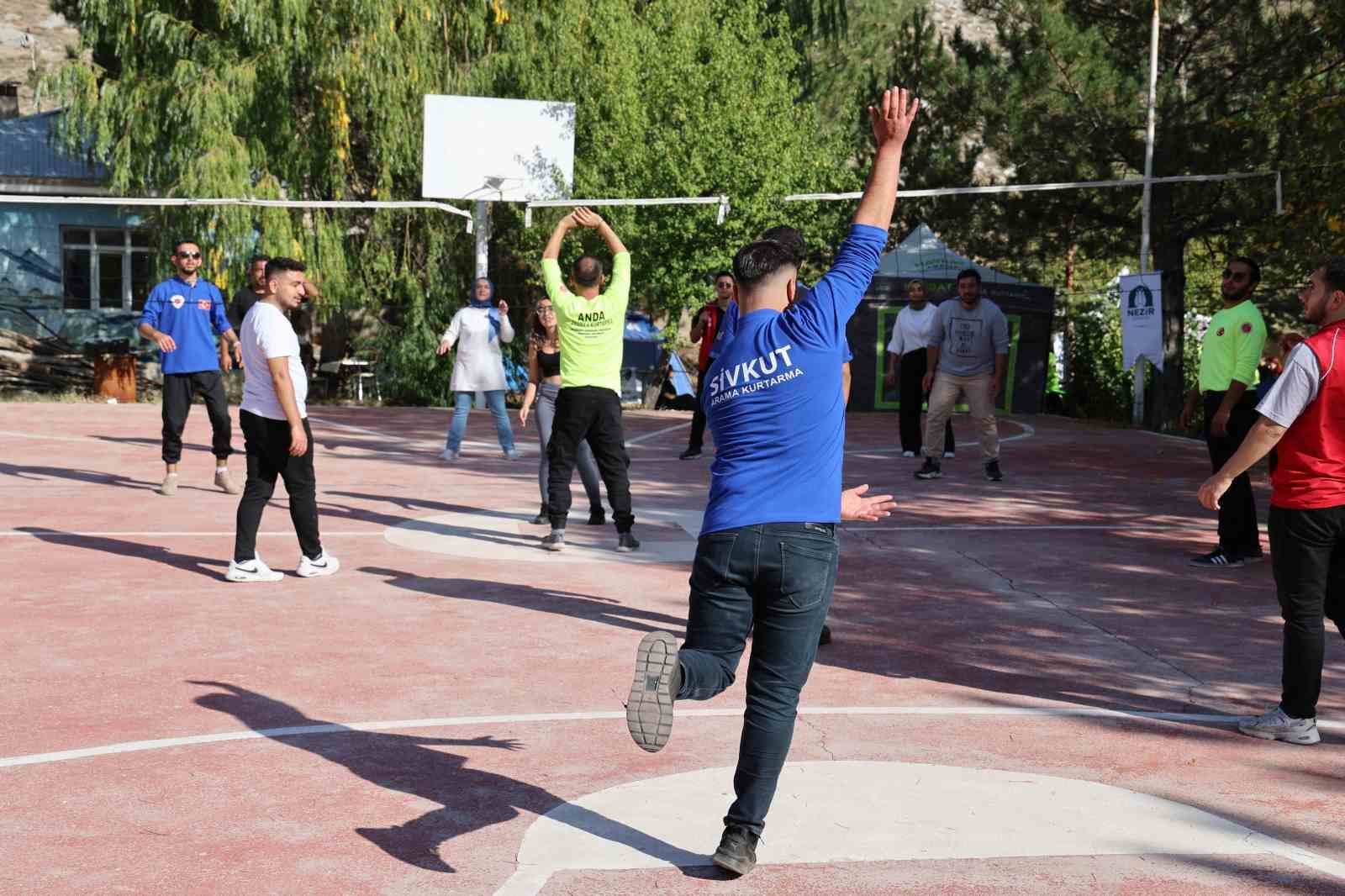 Arama kurtarma gönüllüleri bu sefer kampta buluştu
