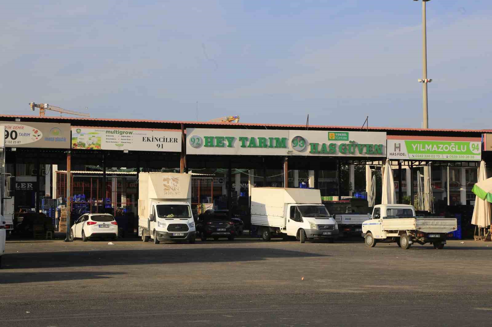 Antalya Hali’nde ürün satış saati düzenlemesi
