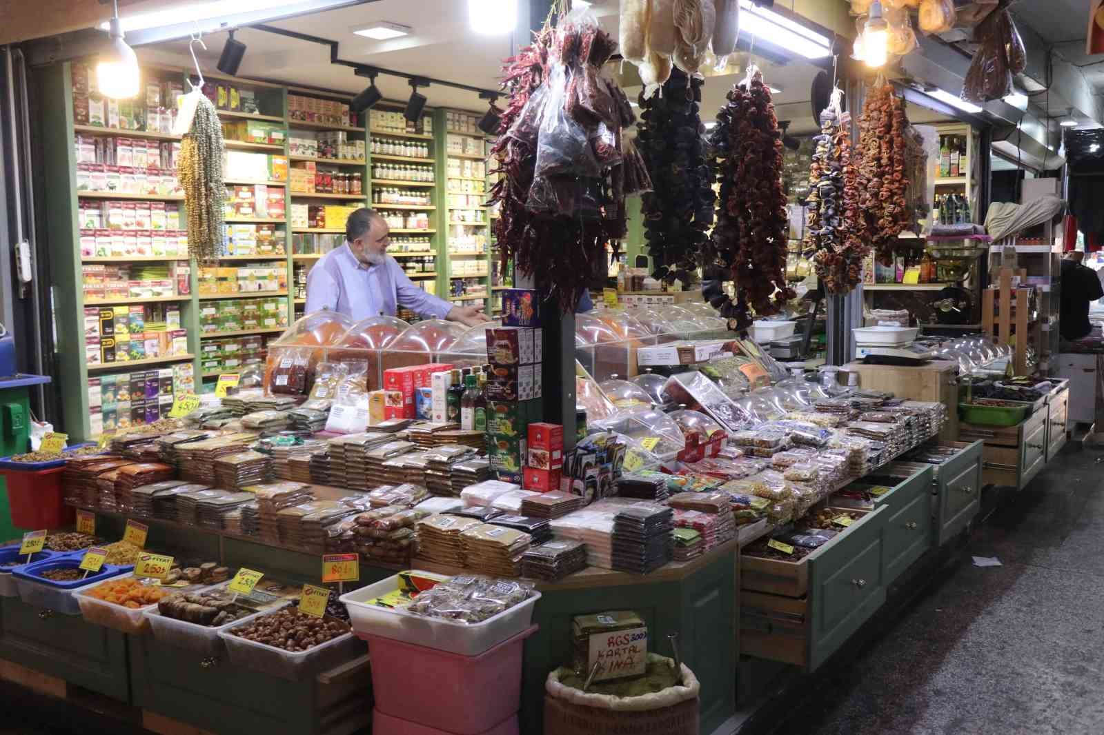 Havalar soğudu, vatandaş aktarların yolunu tuttu
