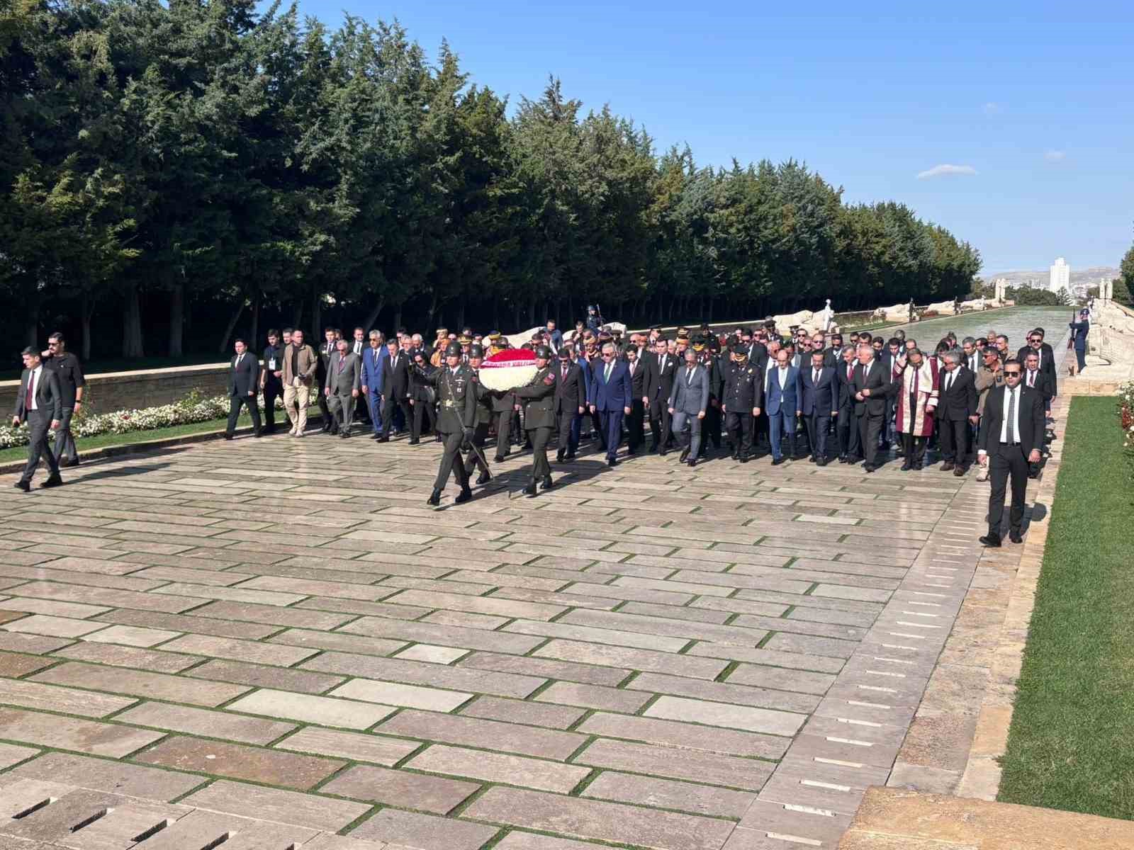 Ankara’nın başkent oluşunun 101. yıl dönümü, Anıtkabir ve 1. Meclis binasında düzenlenen törenlerle kutlandı
