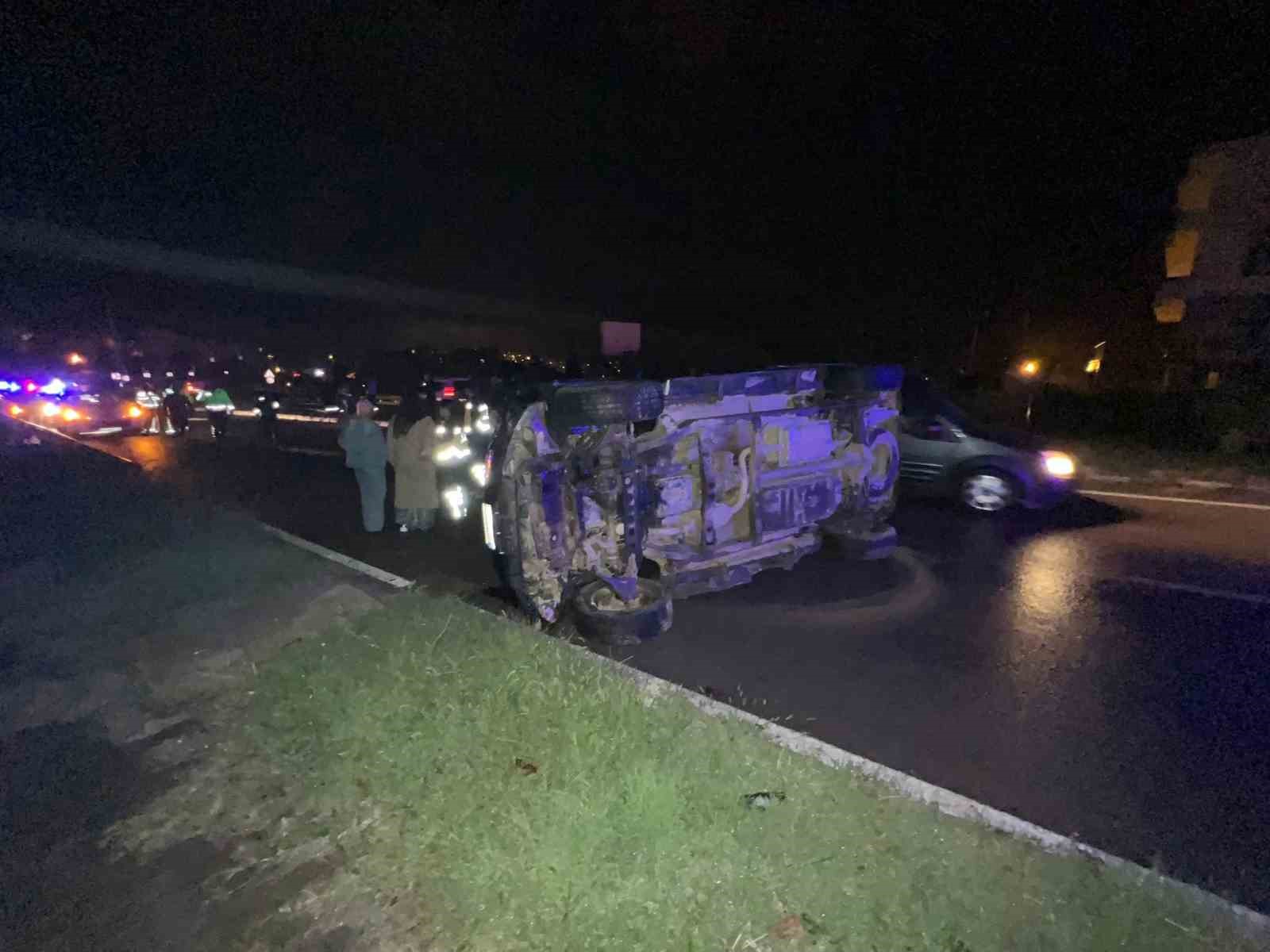 Sinop’ta kontrolden çıkan araç yan yattı
