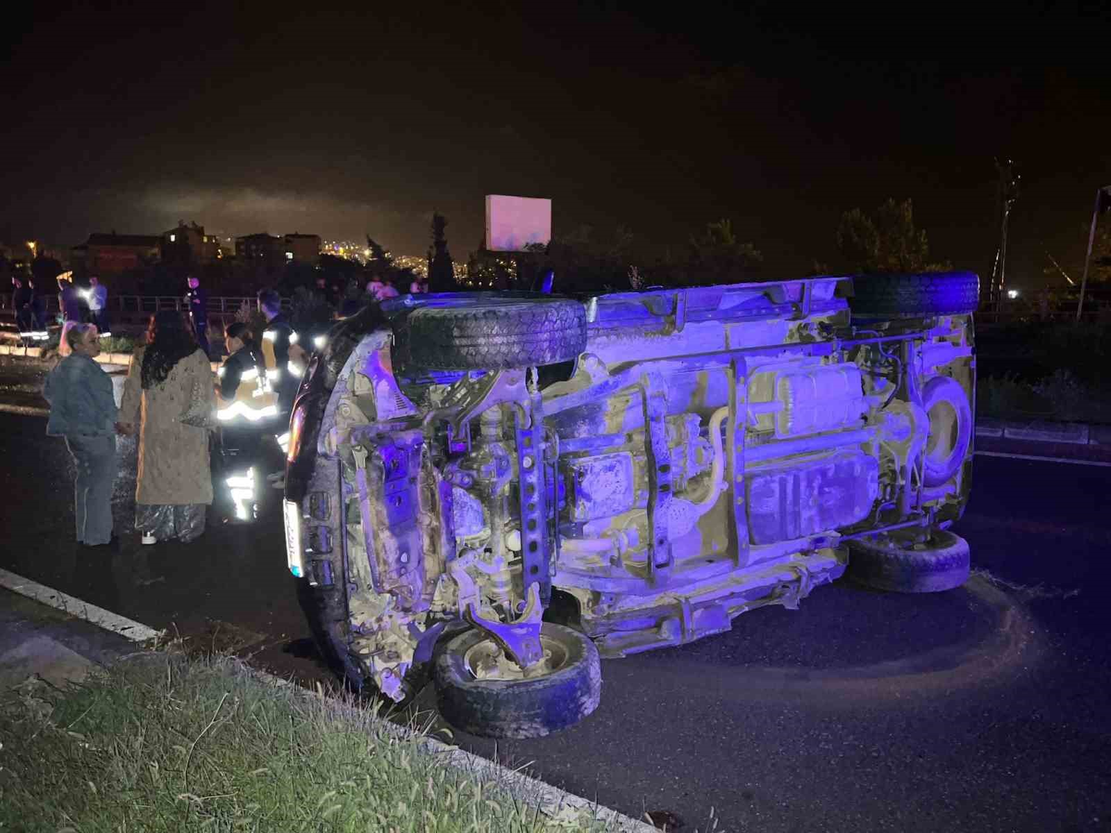 Sinop’ta kontrolden çıkan araç yan yattı
