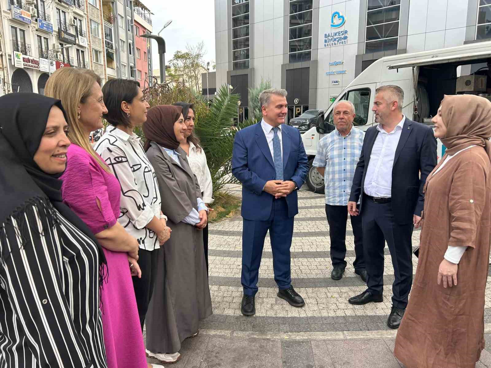 AK Parti Karesi İlçe Kadın Kolları’ndan Geleneksel Lokma Hayrı
