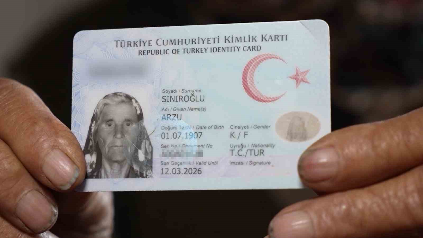 Cumhurbaşkanı Erdoğan hayranı Arzu nine, 117 yıllık ömrüne veda etti
