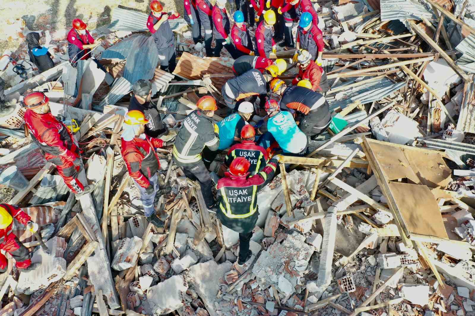 Uşak’ta gerçeğini aratmayan deprem tatbikatı
