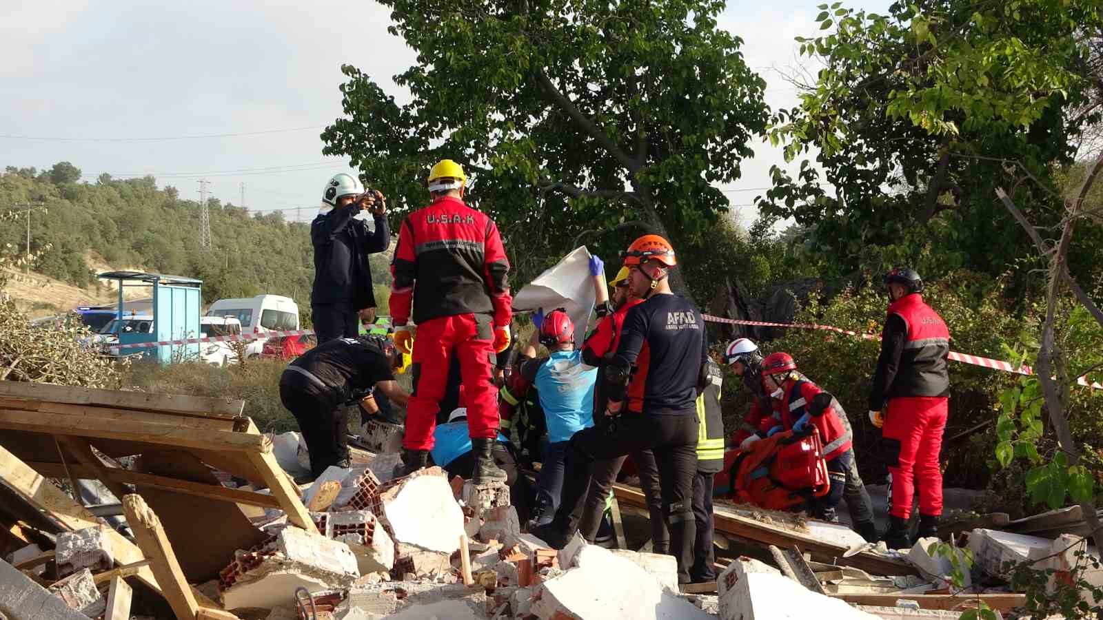 Uşak’ta gerçeğini aratmayan deprem tatbikatı
