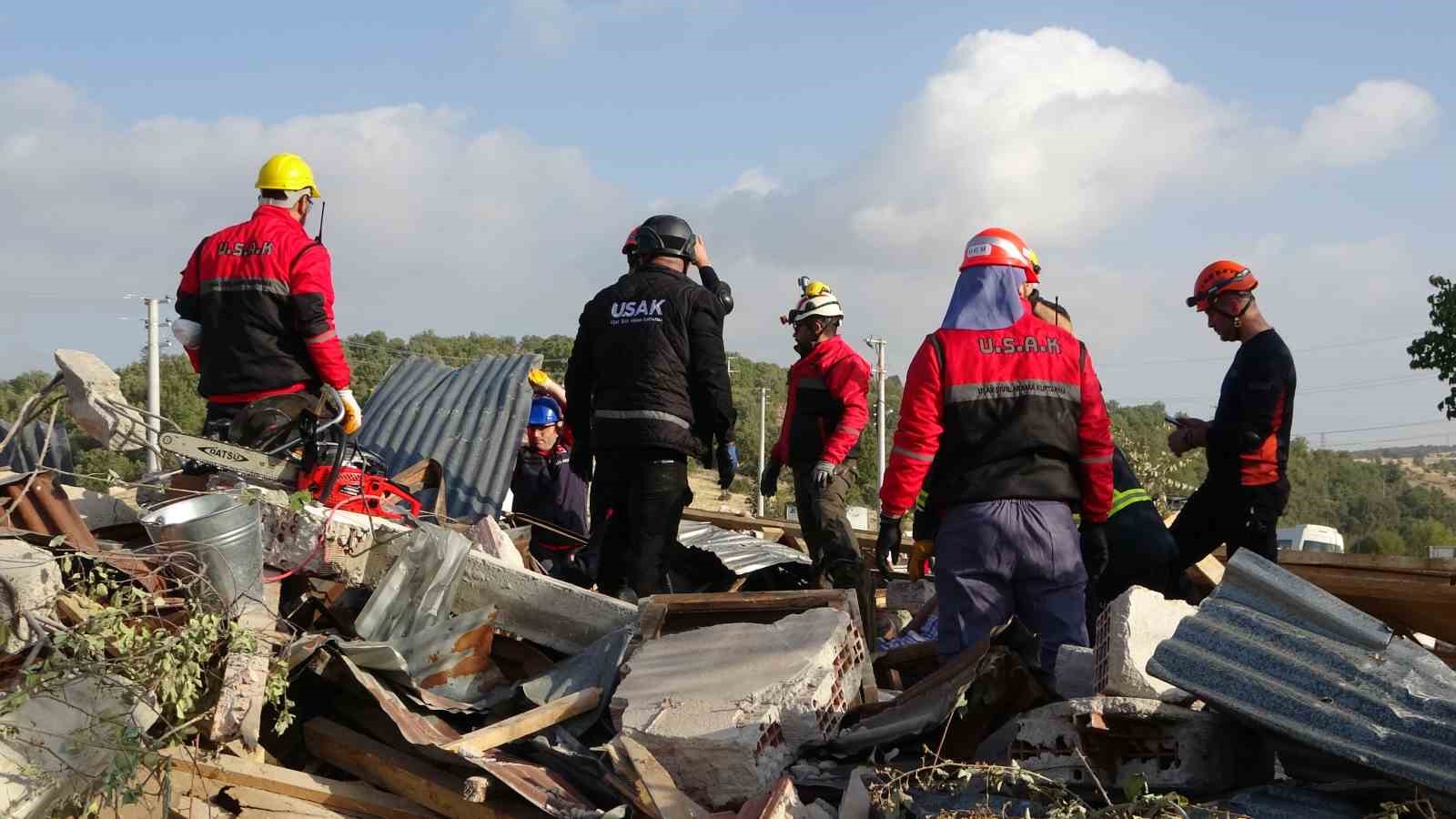 Uşak’ta gerçeğini aratmayan deprem tatbikatı
