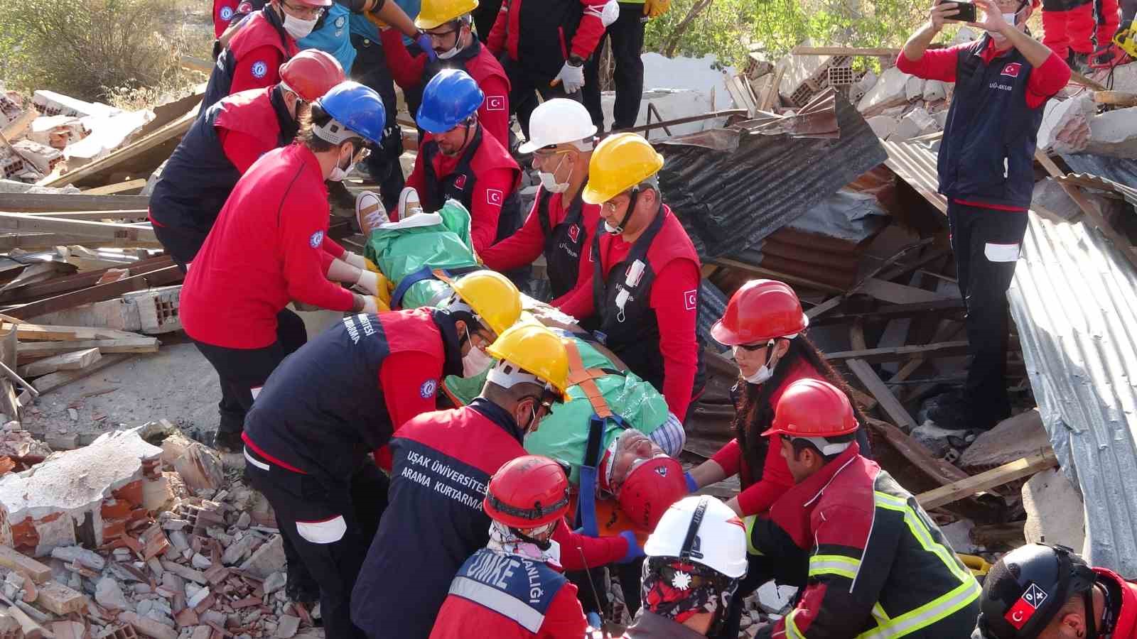 Uşak’ta gerçeğini aratmayan deprem tatbikatı
