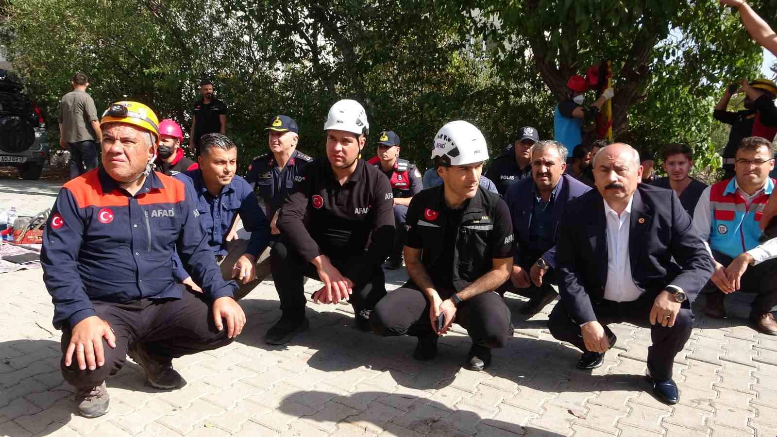 Uşak’ta gerçeğini aratmayan deprem tatbikatı
