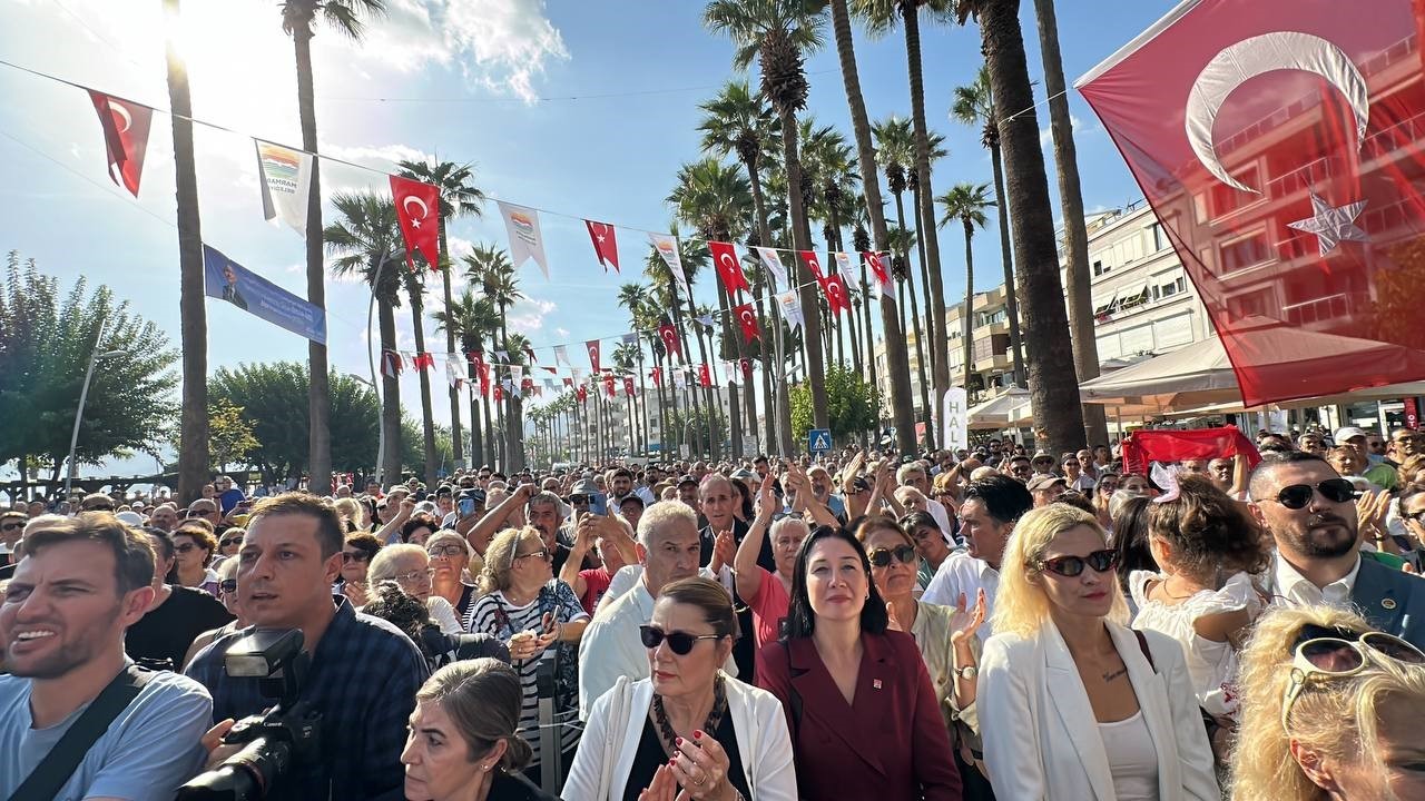 CHP Genel Başkanı Özel, Marmaris’te Halk Kafe’nin açılışını yaptı
